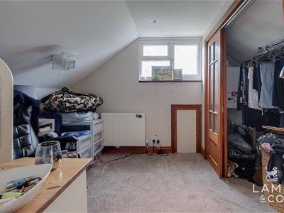 OFFICE/DRESSING ROOM